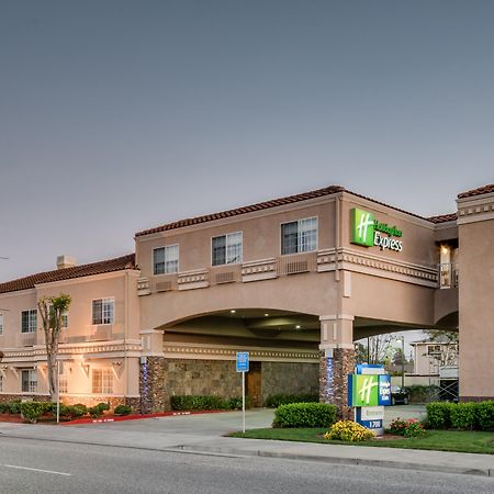 Holiday Inn Express & Suites Santa Clara By Ihg Екстериор снимка