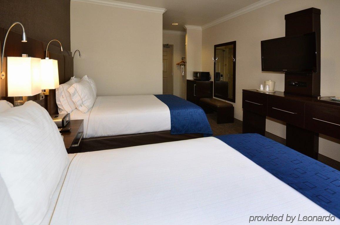 Holiday Inn Express & Suites Santa Clara By Ihg Стая снимка